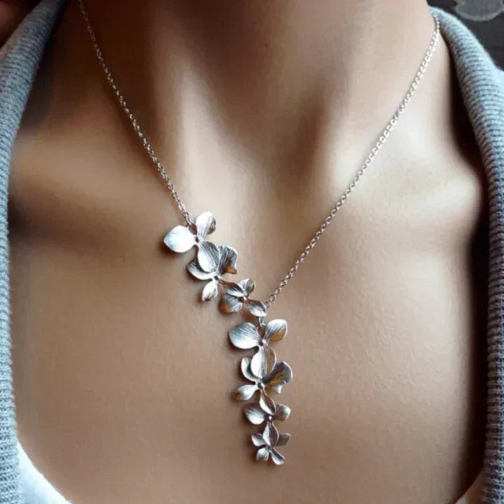 Vintage silver necklace with flowers