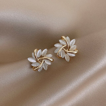 Boucles d'oreilles en opale blanche luxueuse en or